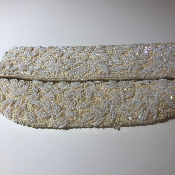Own a Piece of Elegance: Vintage Hand-Beaded Clutch Purse - Picture 1 of 9